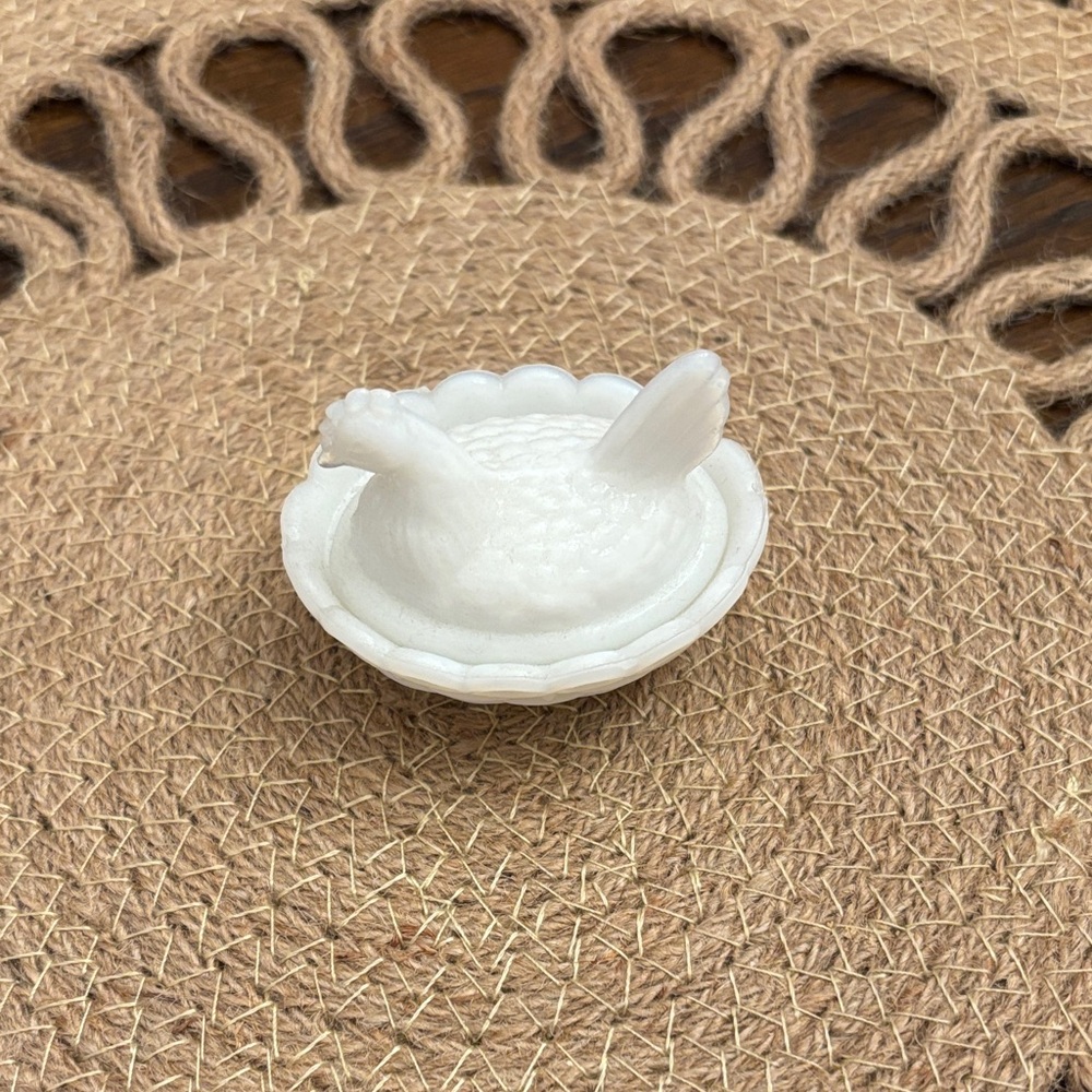 Vintage Mini Westmoreland Milk Glass Salt Dip Hen On Nest